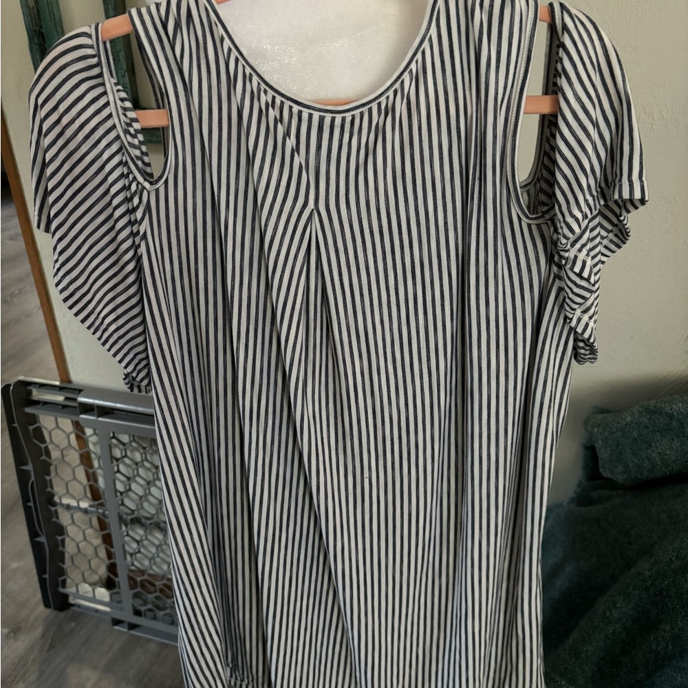 Max Studio Open Shoulder Top - Picture 2 of 2